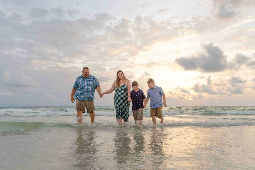 tampa florida photographer with family on beach