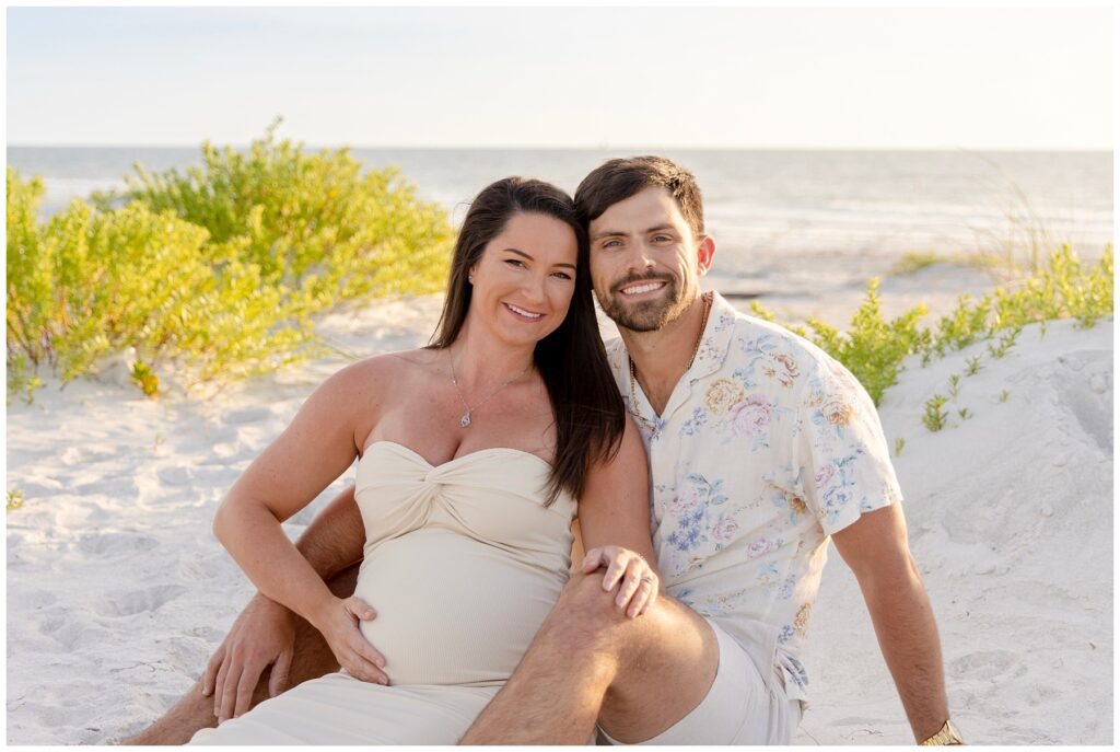 tampa maternity photographer captures cute couple