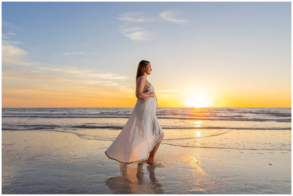 maternity portraits on the beach